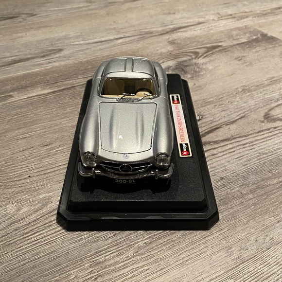Burago 1954 Mercedes 300SL Die Cast Model 1/24 Scale Metal Car Car Silver - Picture 3 of 9